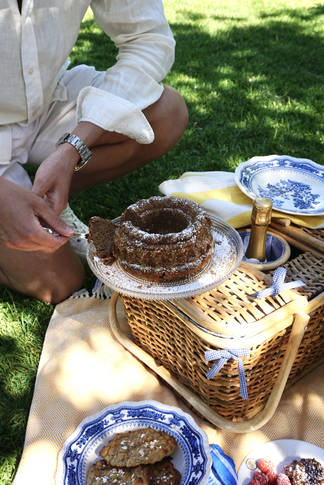 Edda's oat banana bread, dusted with icing sugar, being served at a picnic